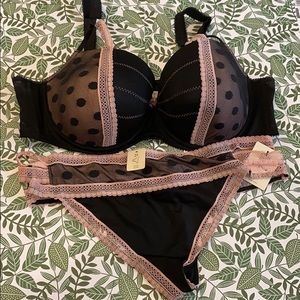 Deesse Demi Bra & Thong Set